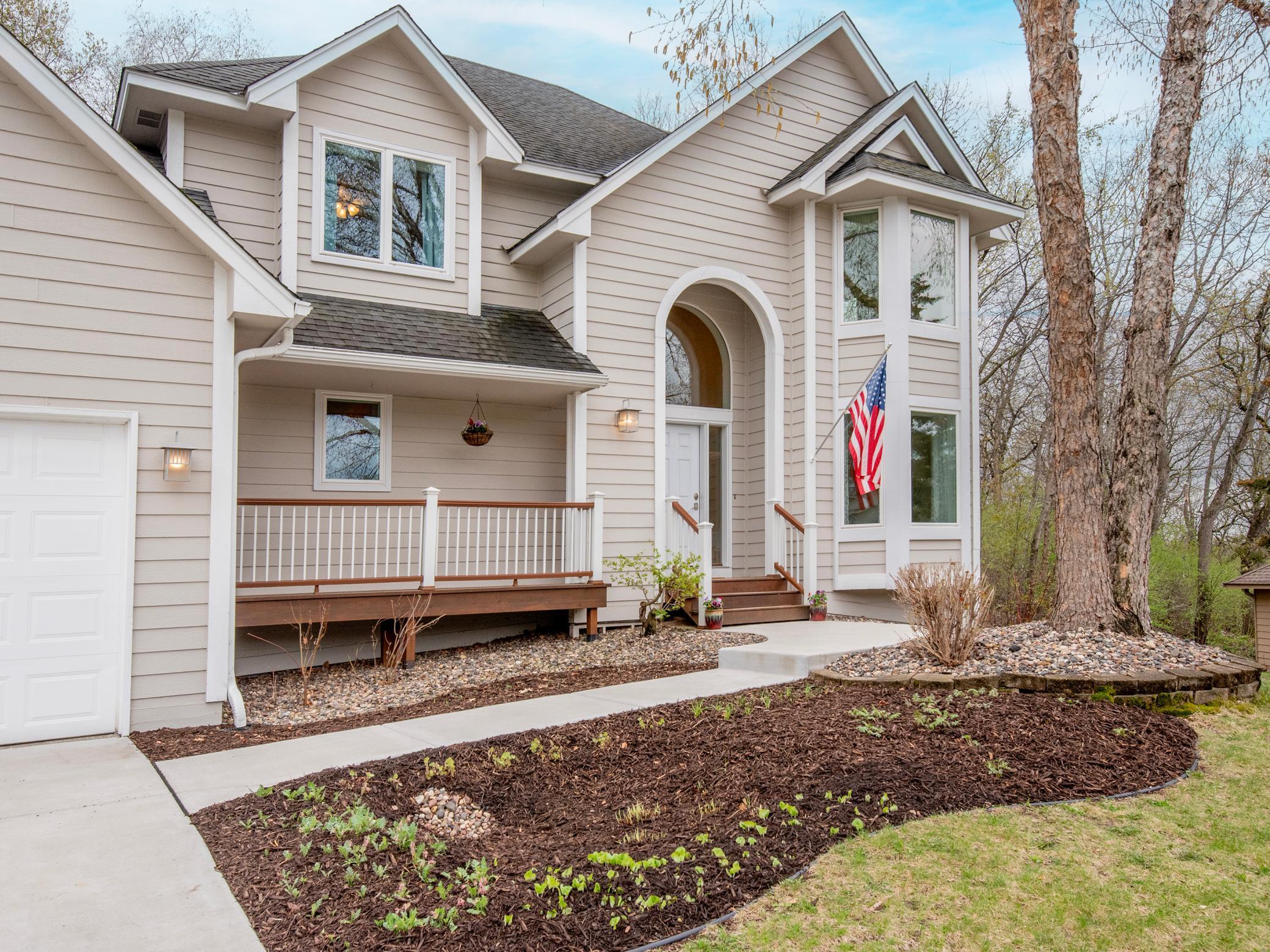 548 Red Oak Court
