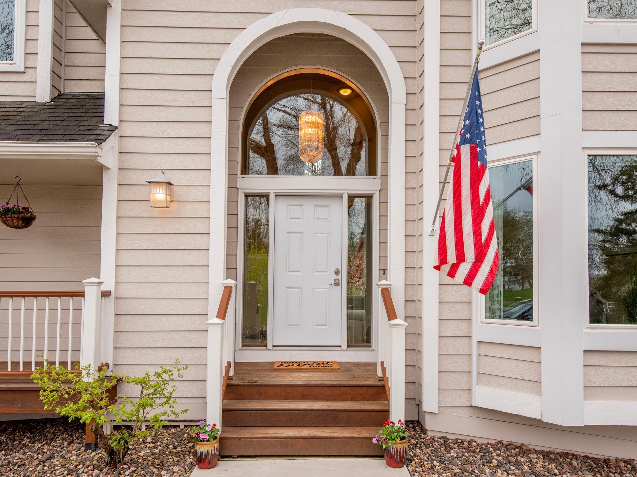 548 Red Oak Court
