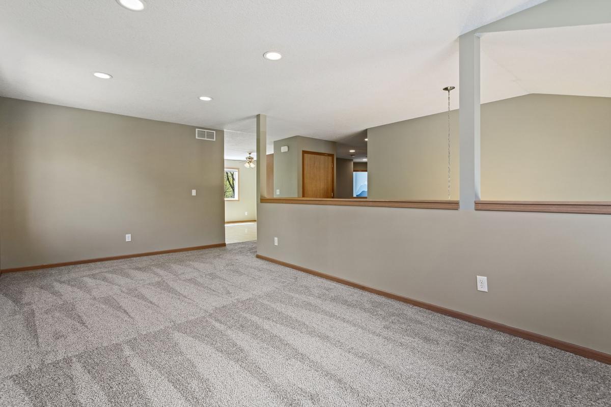 356 Arlington Avenue W