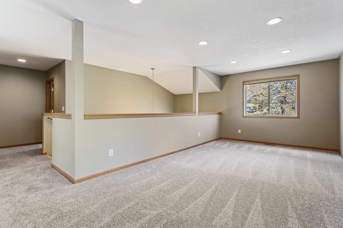 356 Arlington Avenue W