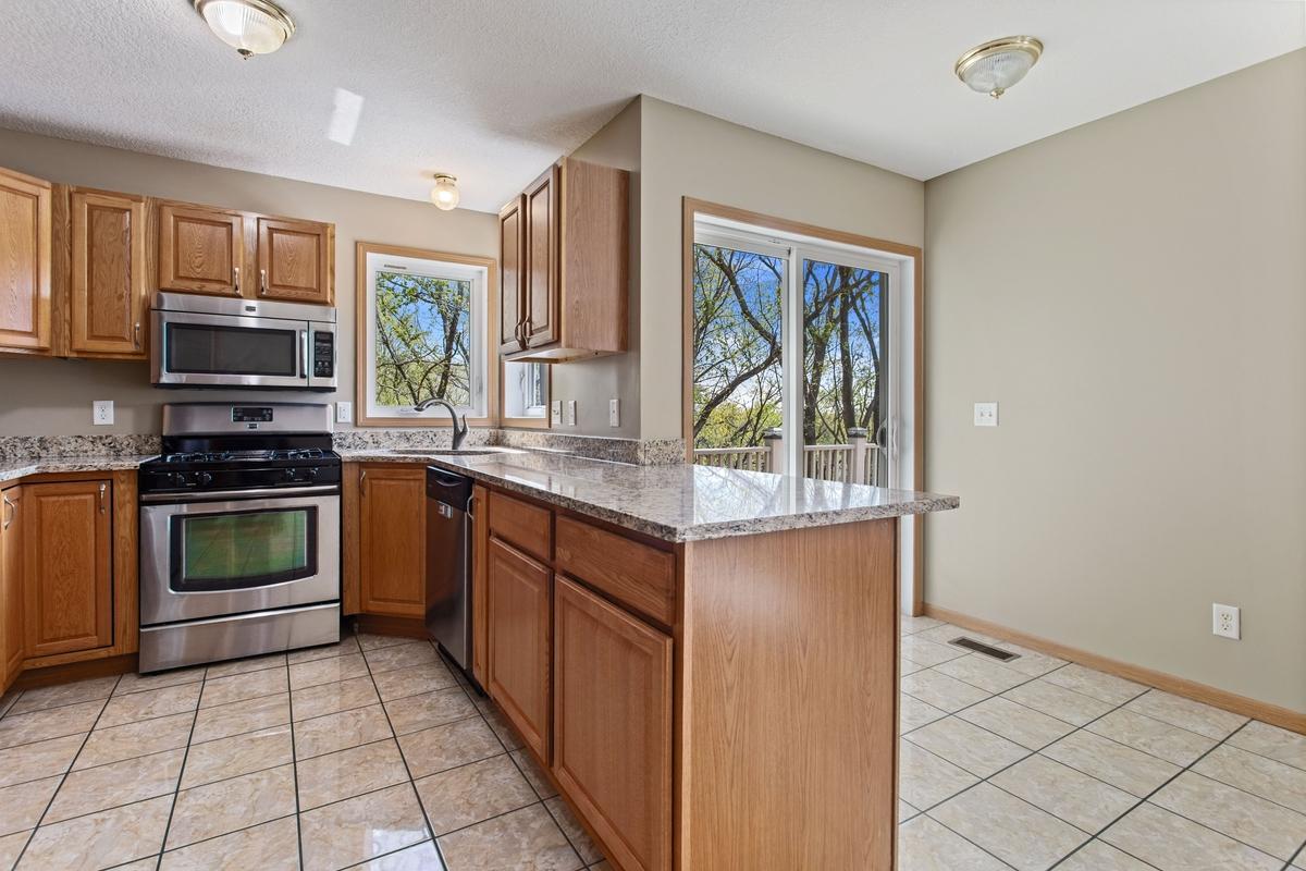 356 Arlington Avenue W