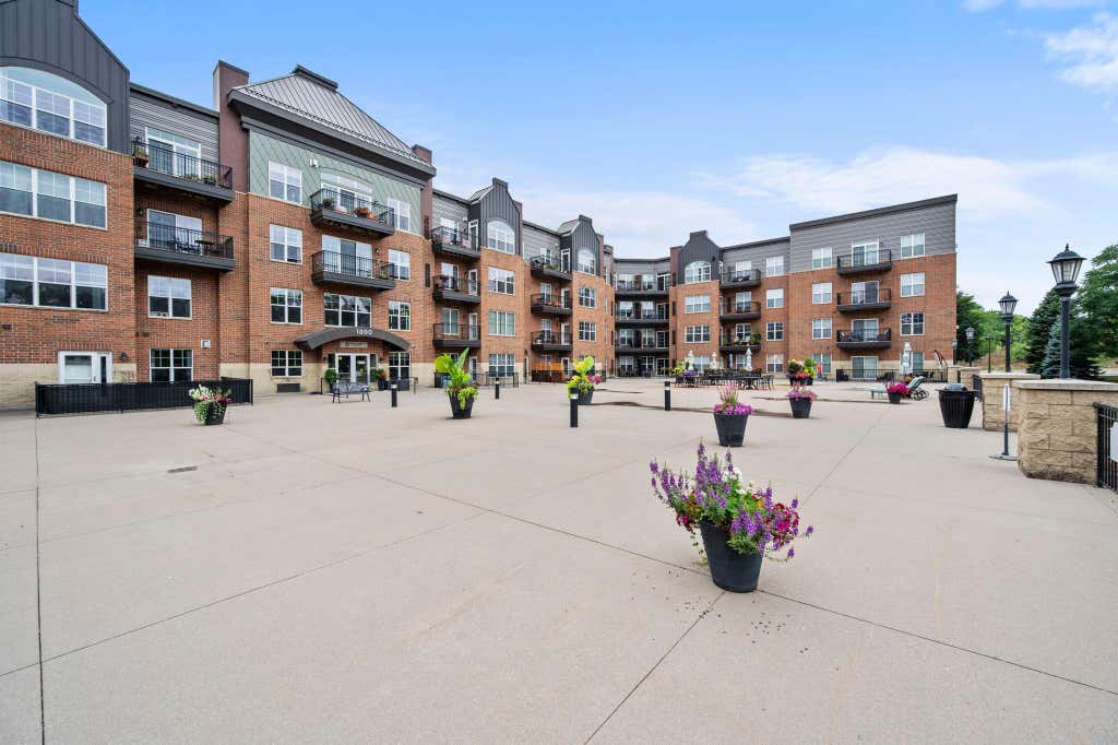 Photo of 1800 Graham Avenue #404, Saint Paul, MN 55116 (MLS # 7099010)