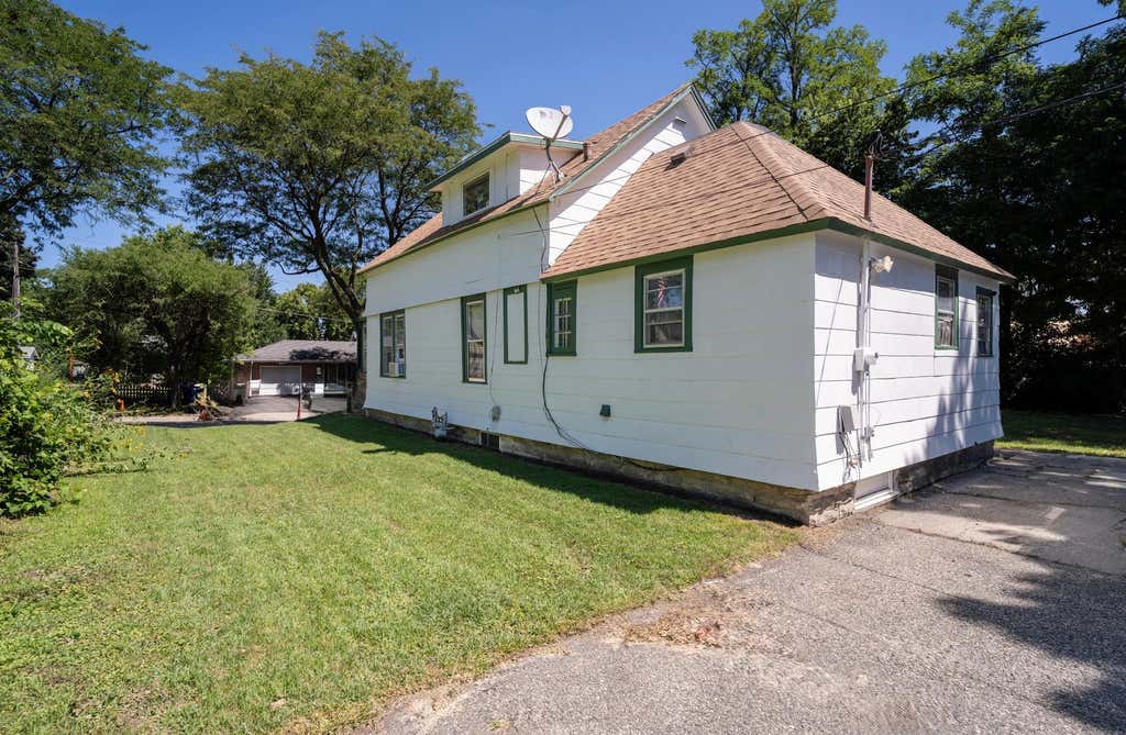 Photo of 568 Lawson Avenue W, Saint Paul, MN 55117 (MLS # 7122970)