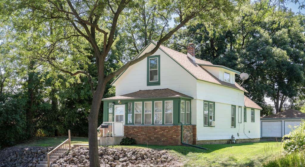 Photo of 568 Lawson Avenue W, Saint Paul, MN 55117 (MLS # 7122970)