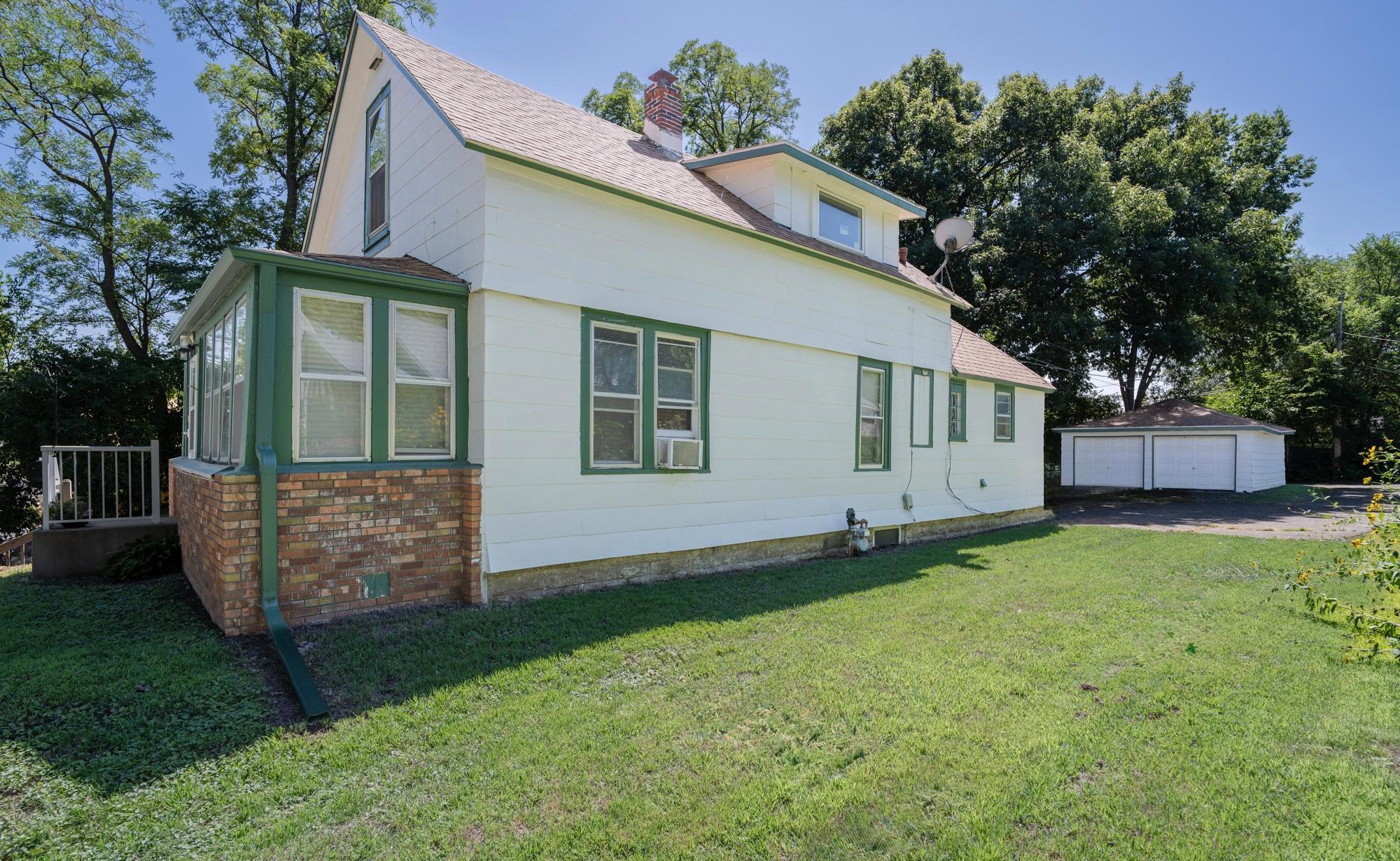 568 Lawson Avenue W