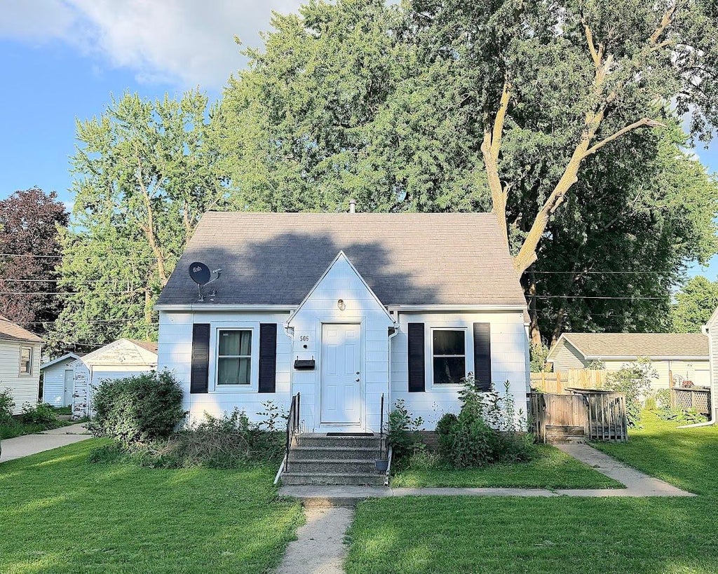 Photo of 506 Saint Peter Avenue, Albert Lea, MN 56007 (MLS # 7107810)