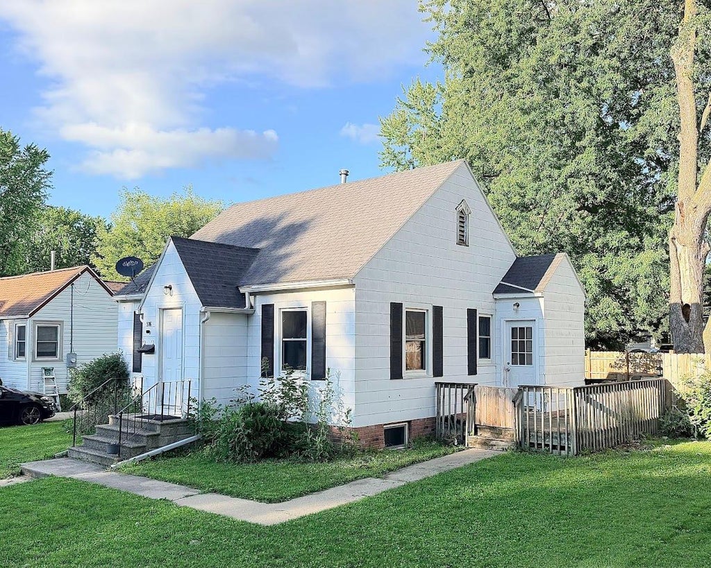 Photo of 506 Saint Peter Avenue, Albert Lea, MN 56007 (MLS # 7107810)