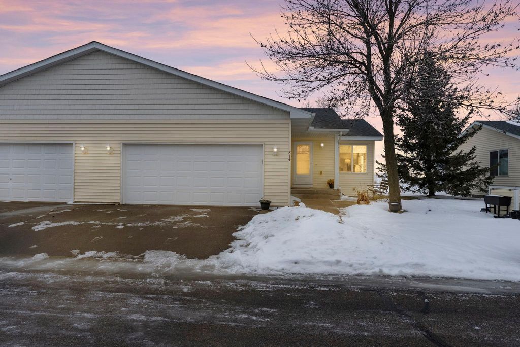 Photo of 814 Ivy Ridge Lane, Buffalo, MN 55313 (MLS # 7003081)
