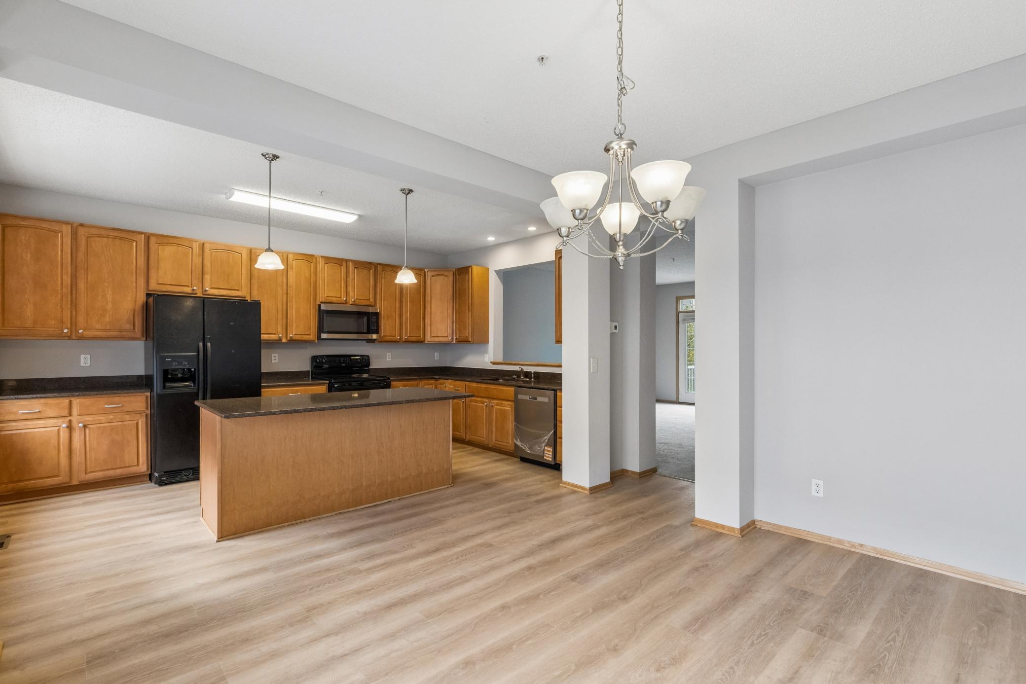1662 Village Trail E 3