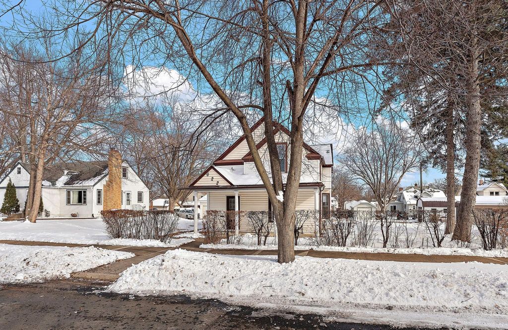 Photo of 622 11th Avenue N, South Saint Paul, MN 55075 (MLS # 7024278)