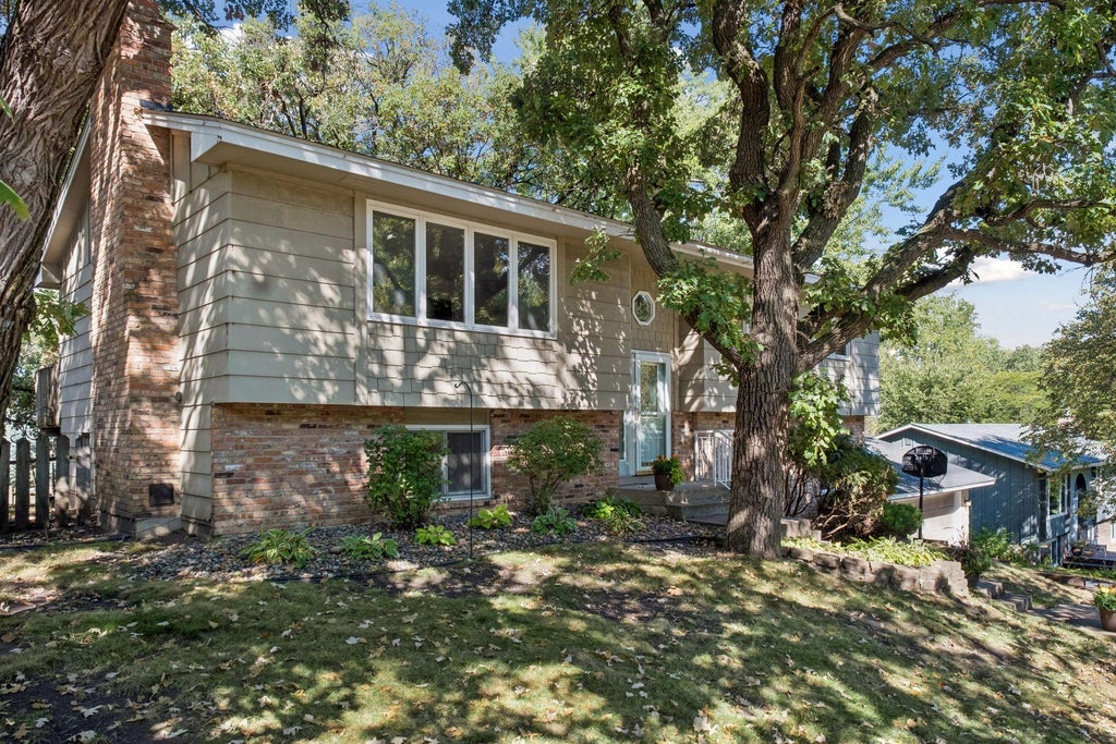 Photo of 16015 Oak Shore Drive, Lakeville, MN 55044 (MLS # 7116865)