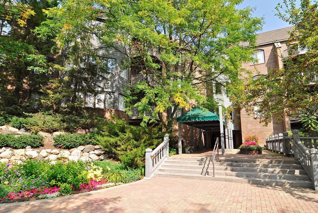 Photo of 12700 Sherwood Place #102, Minnetonka, MN 55305 (MLS # 6577393)