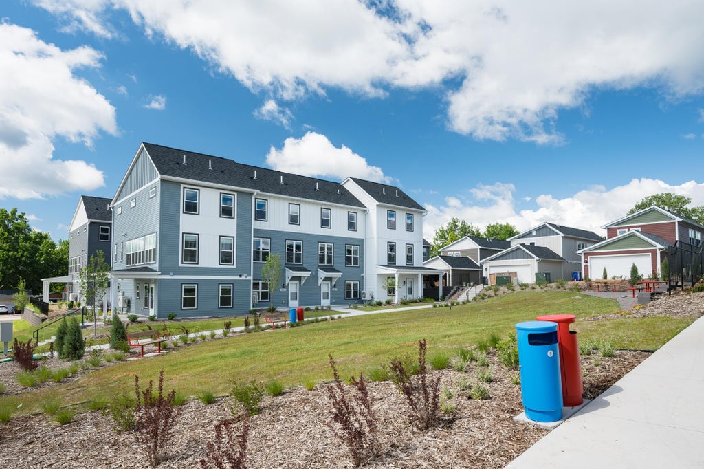 Photo of 1339 Howard Street N #1, Saint Paul, MN 55119 (MLS # 7120899)