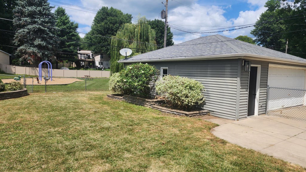 Photo of 1433 Cascade Street NW, Rochester, MN 55901 (MLS # 7114802)
