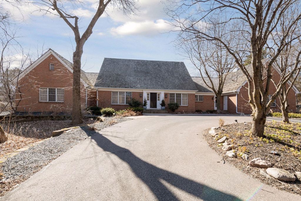 Photo of 425 Ferndale Road N, Wayzata, MN 55391 (MLS # 7009581)