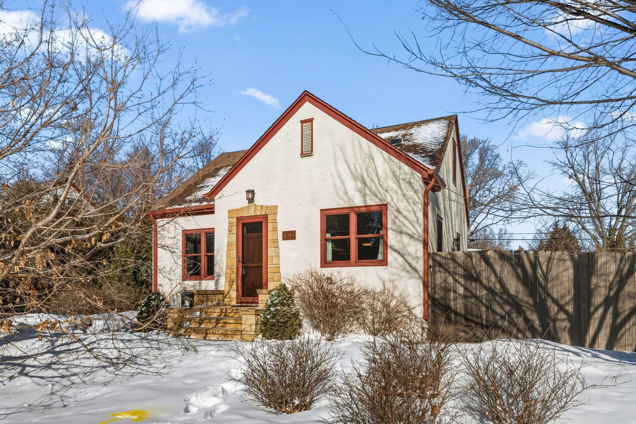 1285 Roselawn Avenue W