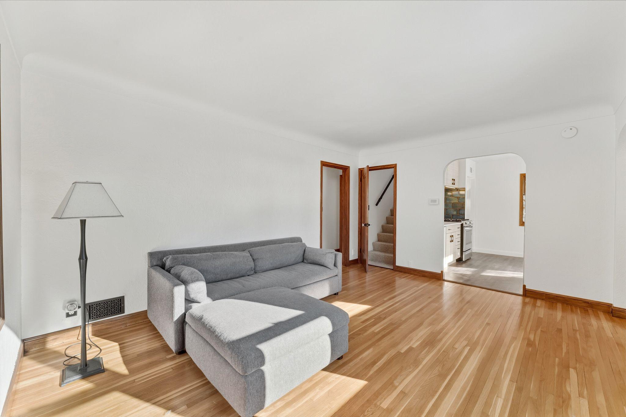 1285 Roselawn Avenue W