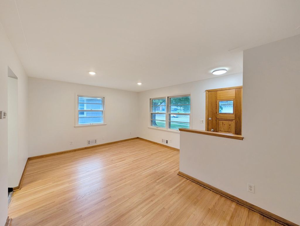 Photo of 5713 Xerxes Avenue S, Minneapolis, MN 55410 (MLS # 7003611)