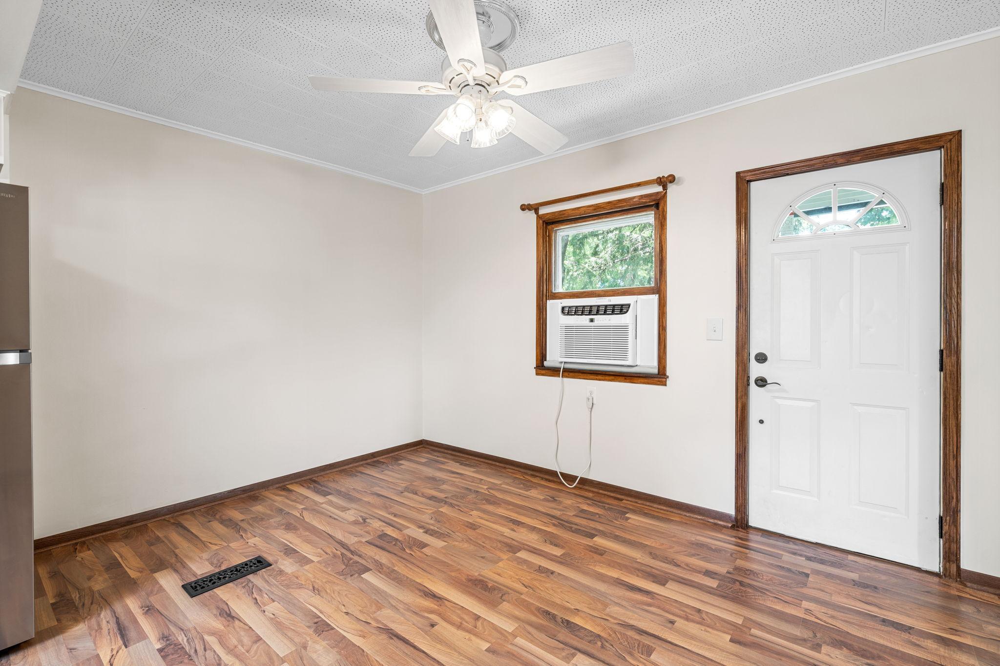 Owatonna, Minnesota 55060, United States, 3 Bedrooms Bedrooms, ,2 BathroomsBathrooms,Residential,Active,164485