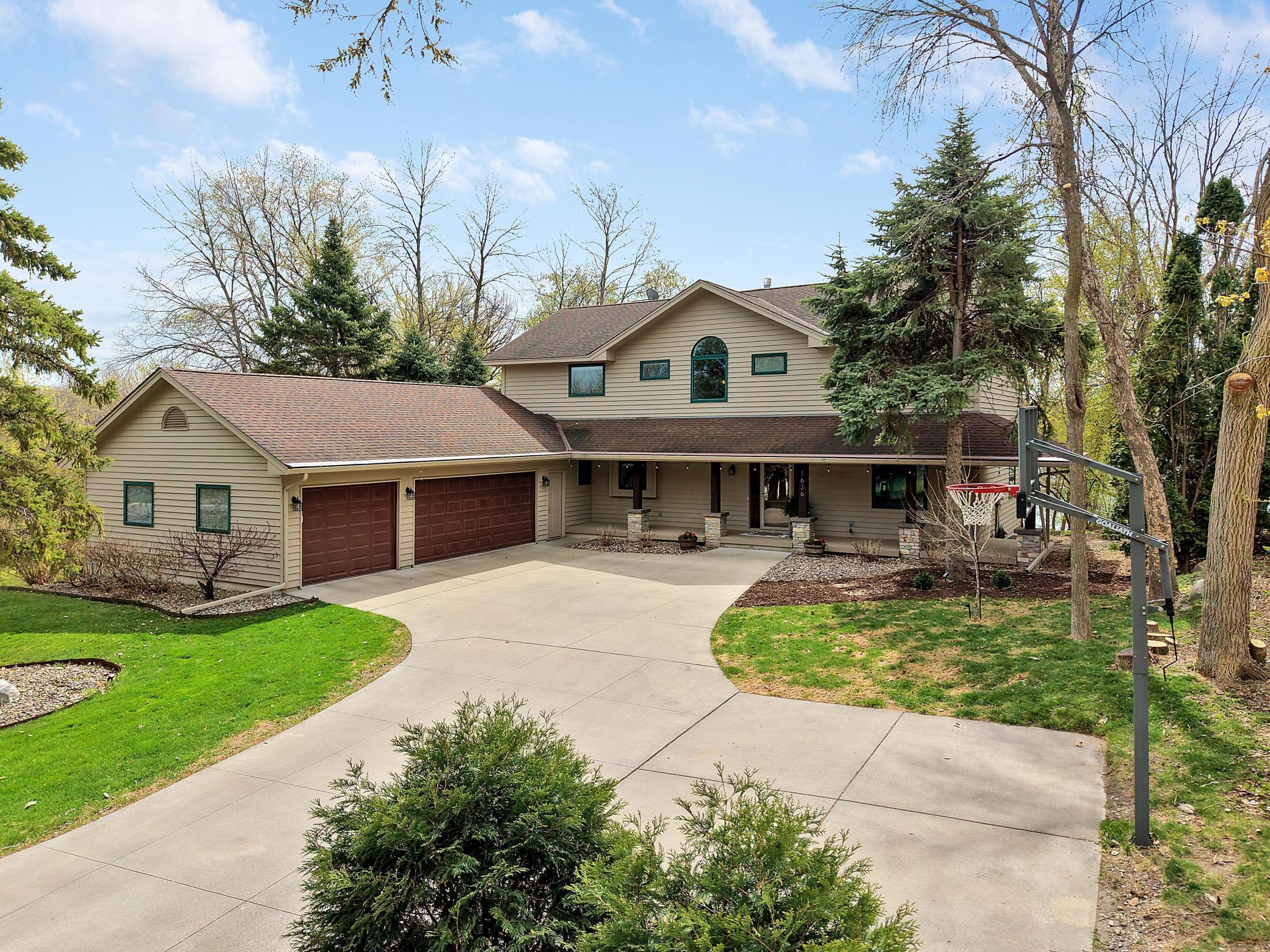 1636 Woodlawn Circle