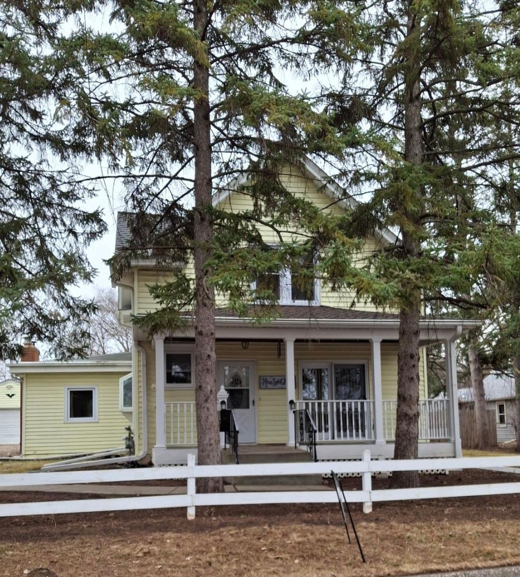 Photo of 812 Mcknight Road N, Maplewood, MN 55119 (MLS # 7039821)