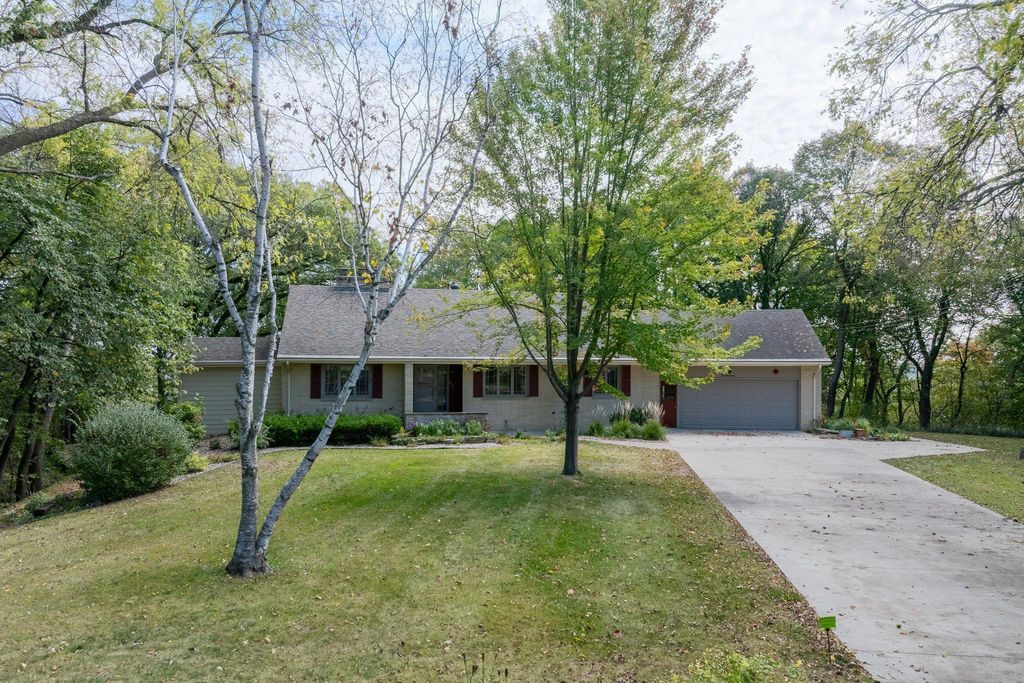 Photo of 2000 Roe Crest Drive, North Mankato, MN 56003 (MLS # 7045158)