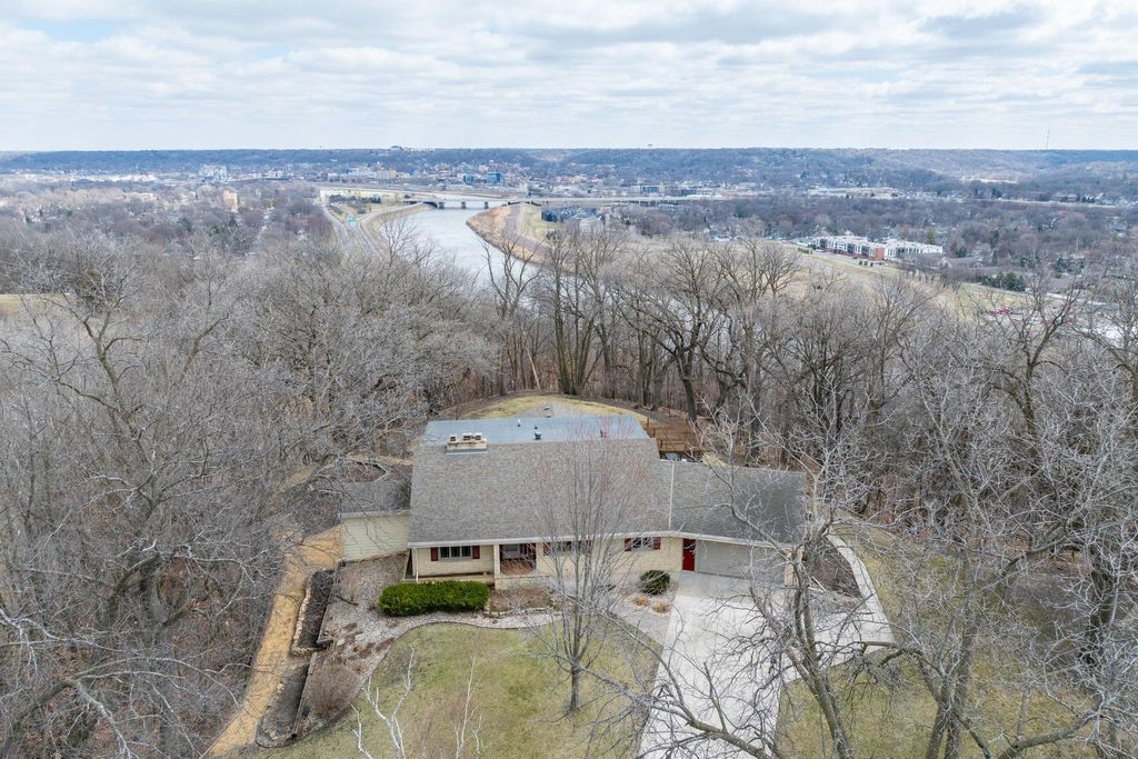 Photo of 2000 Roe Crest Drive, North Mankato, MN 56003 (MLS # 7045158)