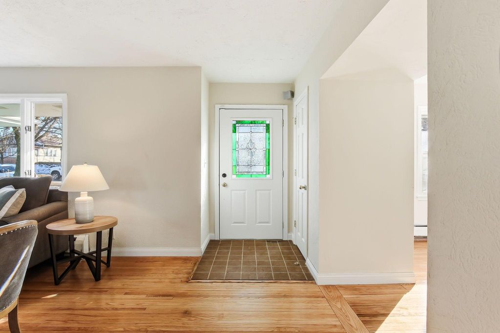 Photo of 795 Hyacinth Avenue E, Saint Paul, MN 55106 (MLS # 7022870)