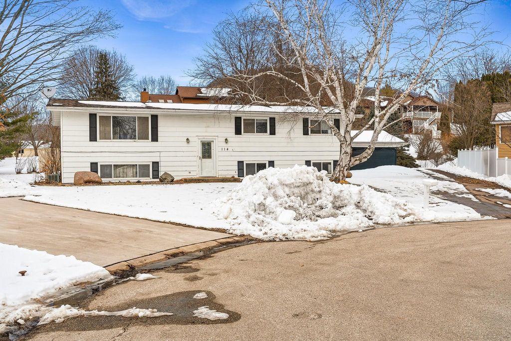 Photo of 114 Fireside Court, La Crescent, MN 55947 (MLS # 7029120)