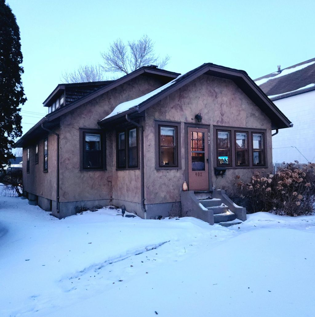 Photo of 902 7th Street, International Falls, MN 56649 (MLS # 7027016)