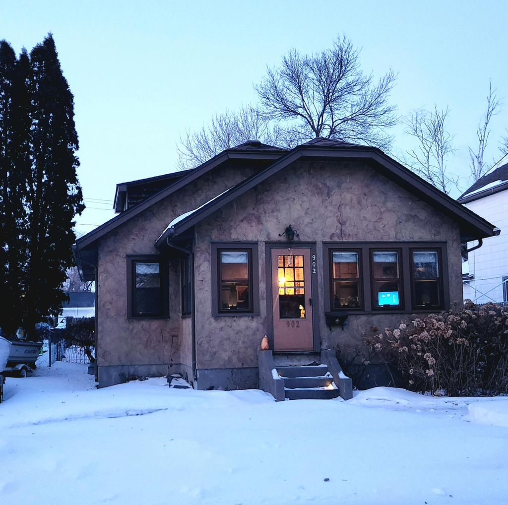 Photo of 902 7th Street, International Falls, MN 56649 (MLS # 7027016)