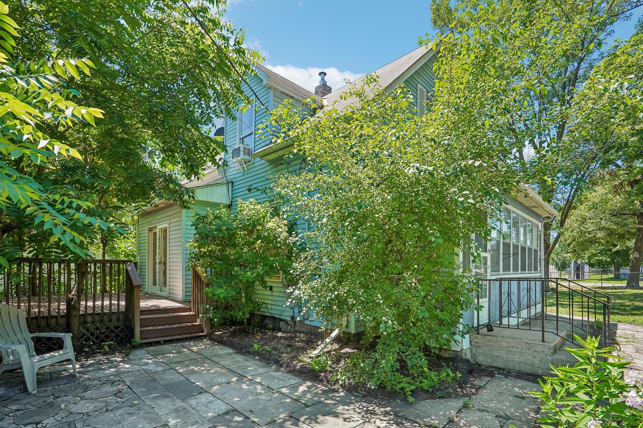 550 Saint Clair Avenue