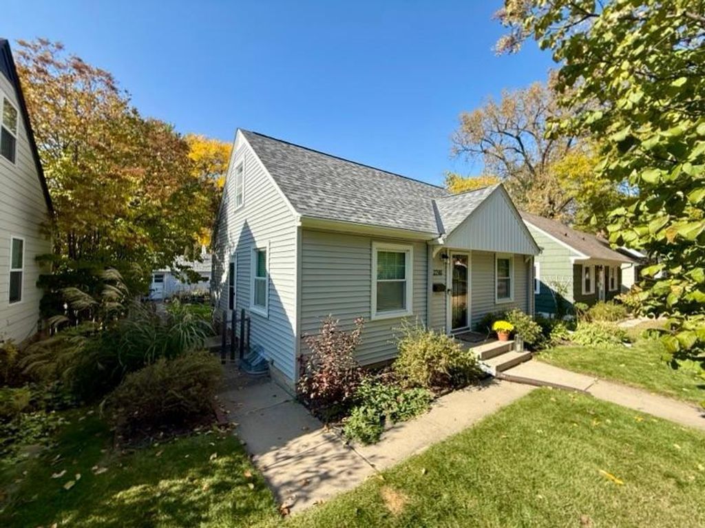 Photo of 2740 Dakota Avenue S, Saint Louis Park, MN 55416 (MLS # 7000510)