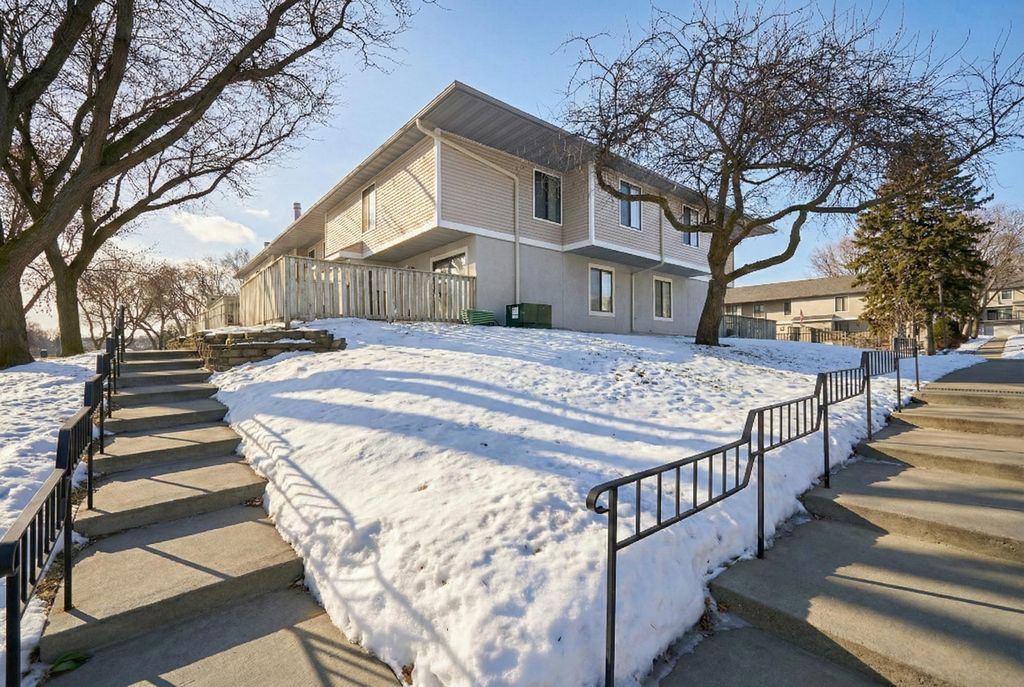 Photo of 1117 Trailwood S, Hopkins, MN 55343 (MLS # 7013789)