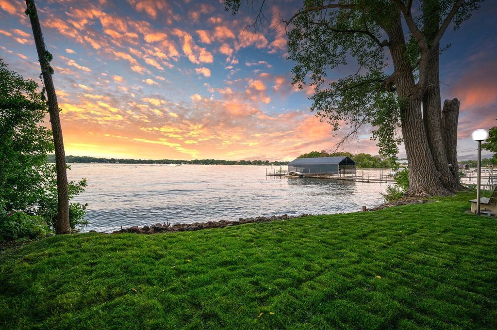 Photo of 2006 Shorewood Lane, Mound, MN 55364 (MLS # 7018808)