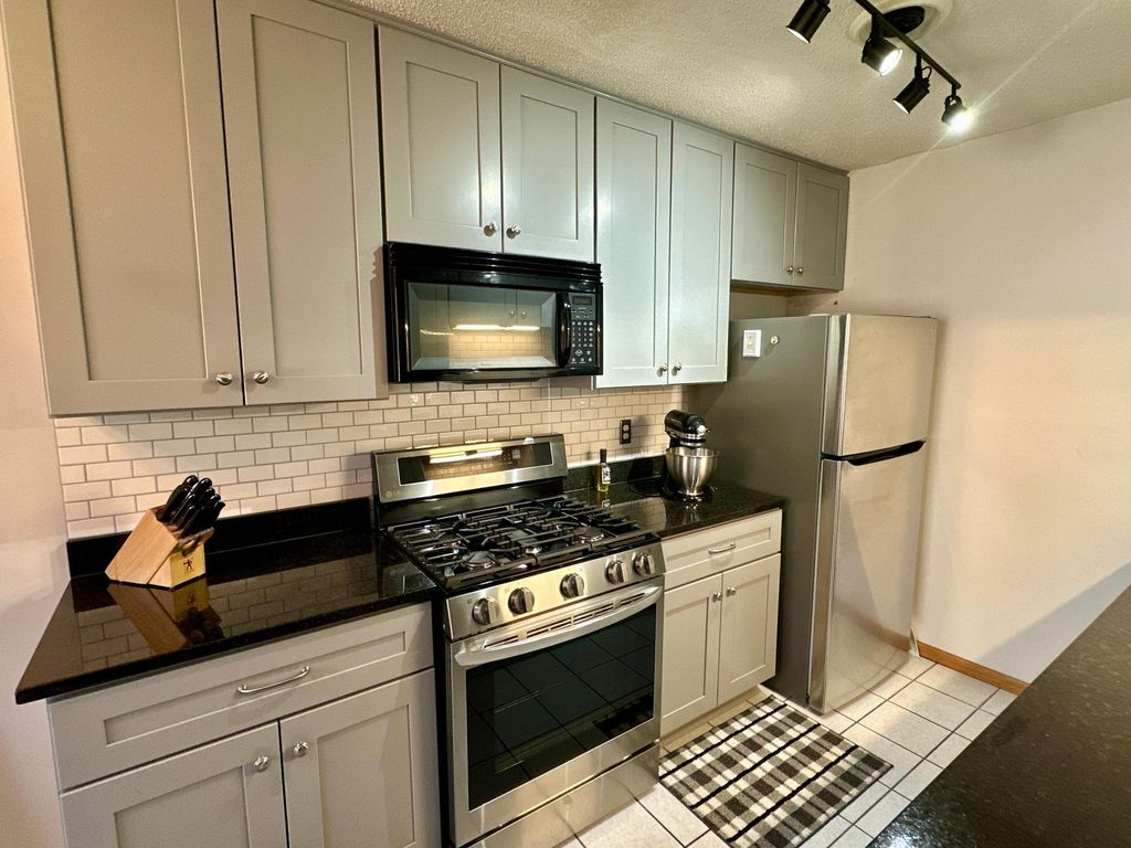 Photo of 1621 City View Drive, Eagan, MN 55121 (MLS # 7030857)