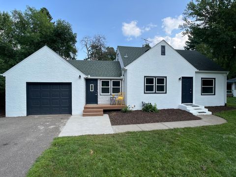 2228 Hendry Place N Maplewood MN 55117