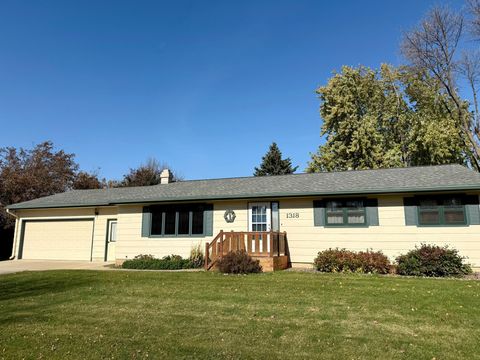 Photo of 1318 W Chestnut Avenue, Olivia, MN 56277 (MLS # 6809899) Photo of 1318 W Chestnut Avenue, Olivia, MN 56277 (MLS # 6809899)