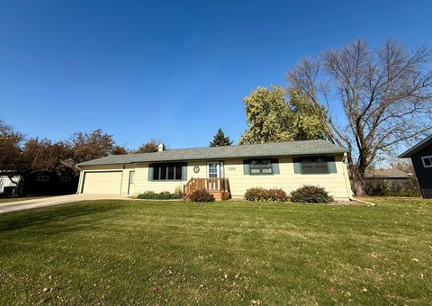 Photo of 1318 W Chestnut Avenue, Olivia, MN 56277 (MLS # 6809899)