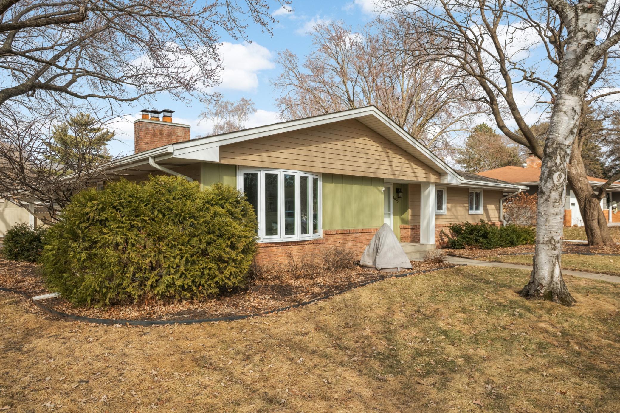 1695 Stanbridge Avenue