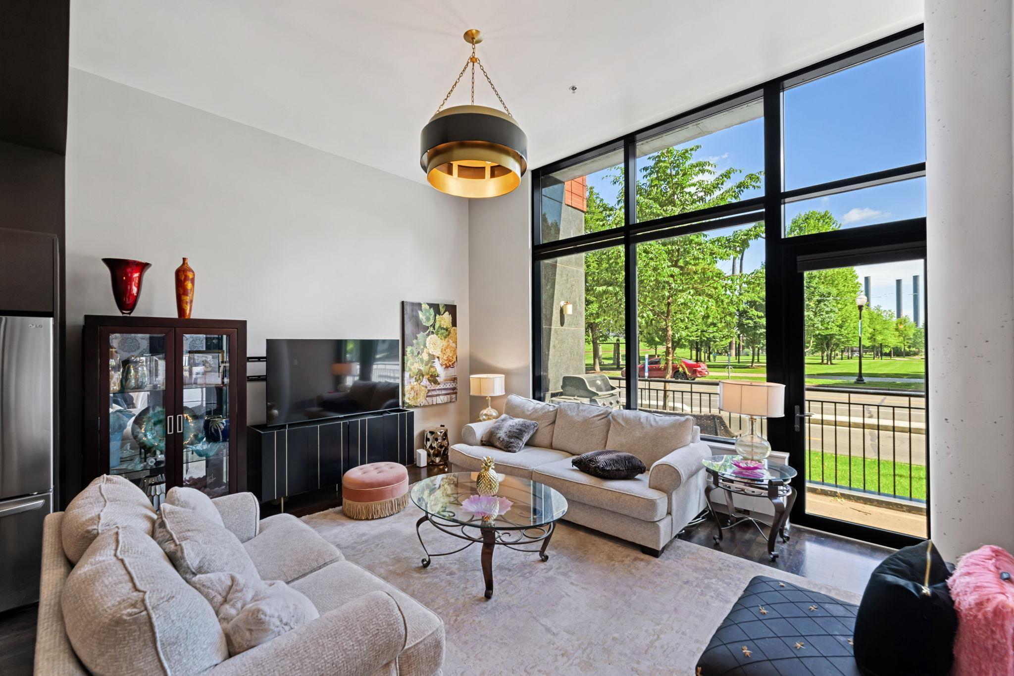 215 10th Avenue S 112