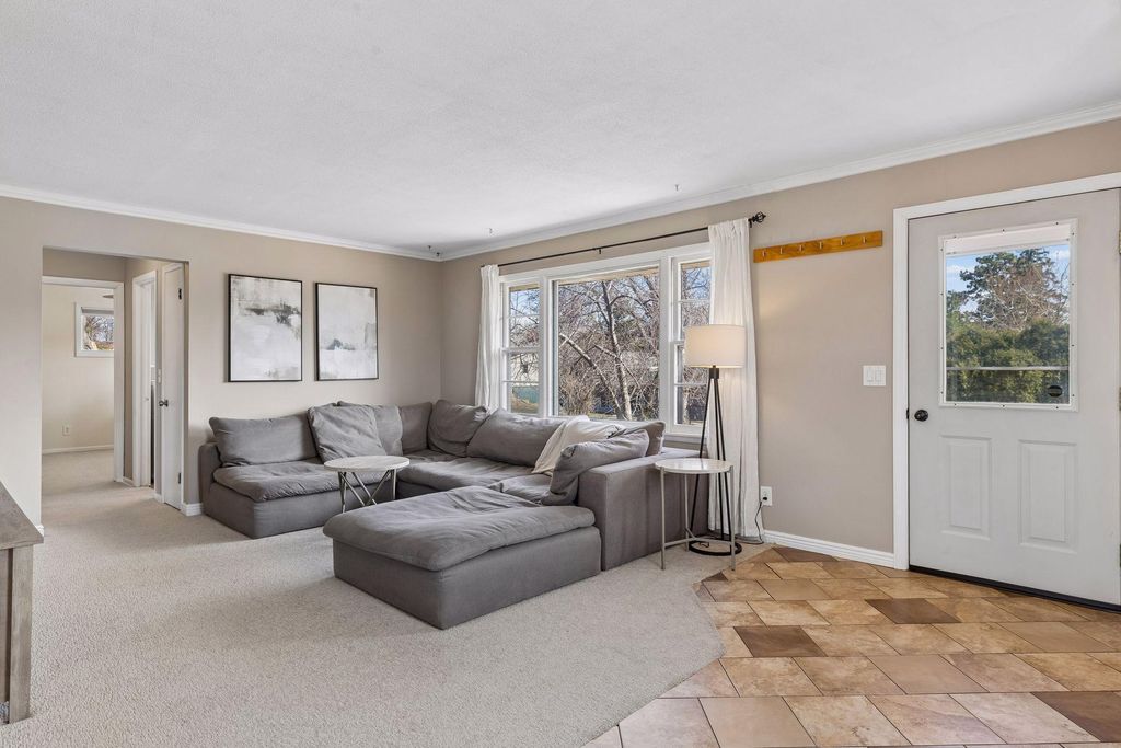 Photo of 1713 Independence Avenue N, Golden Valley, MN 55427 (MLS # 7048594)