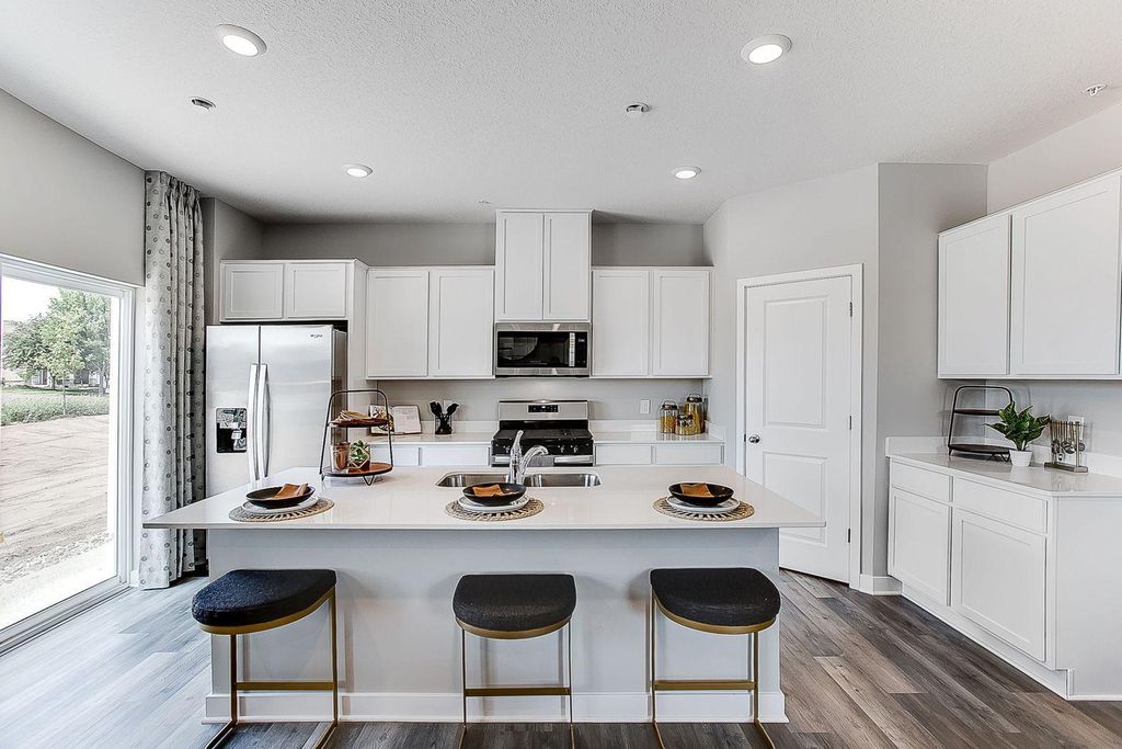 Photo of 17511 Driscoll Place, Lakeville, MN 55044 (MLS # 7075583)