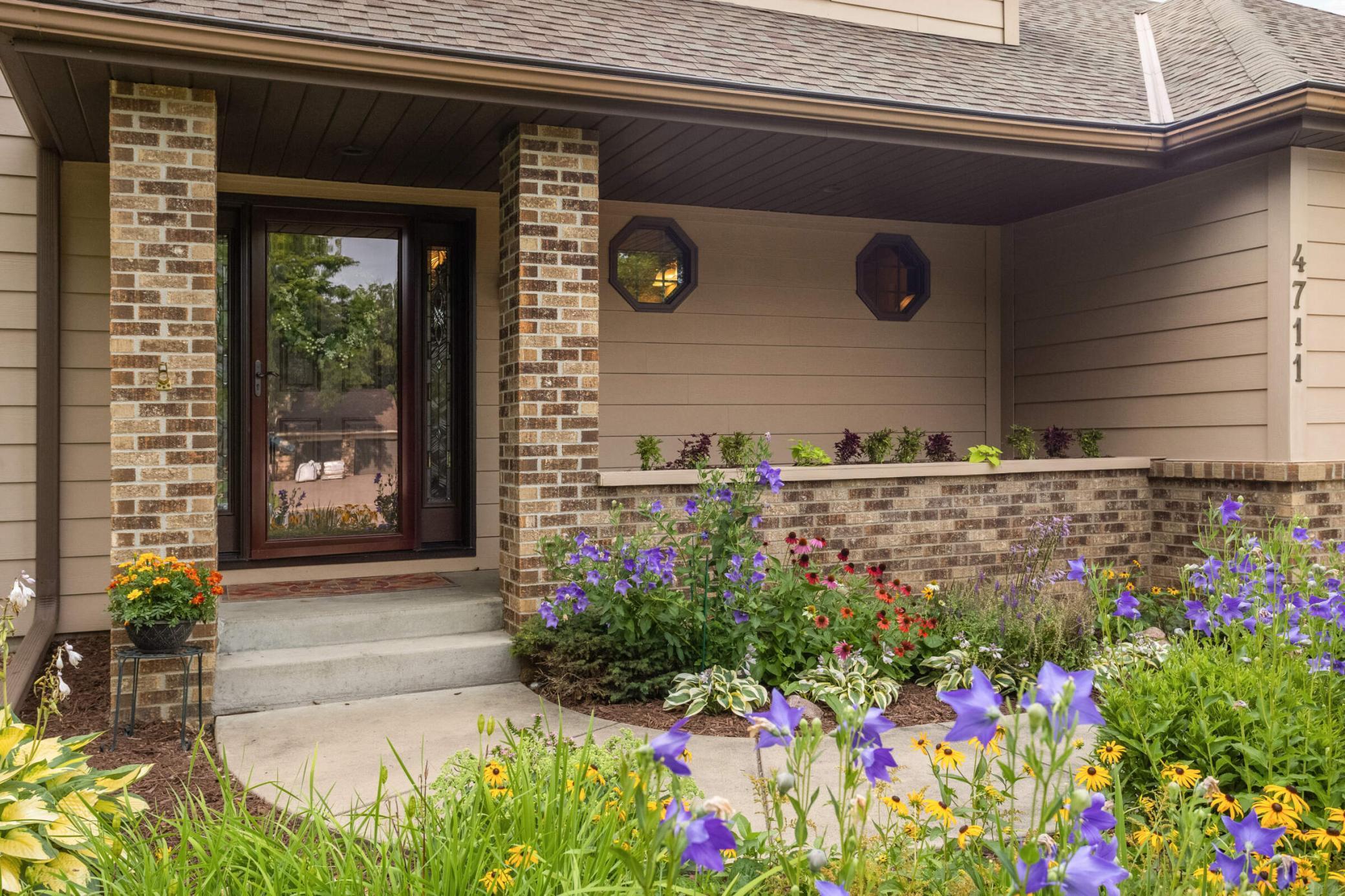 4711 White Oak Court