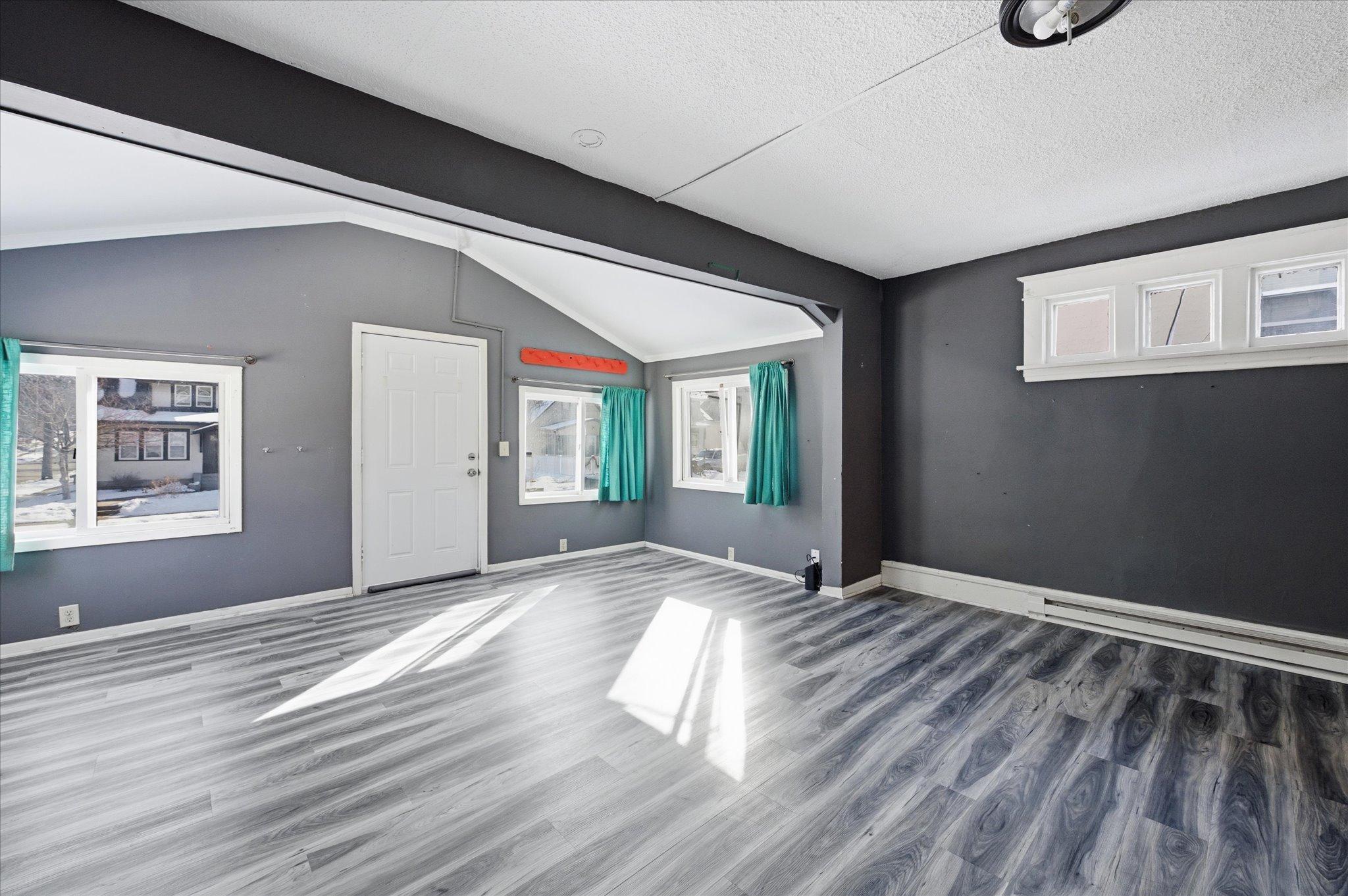 3459 Knox Avenue N
