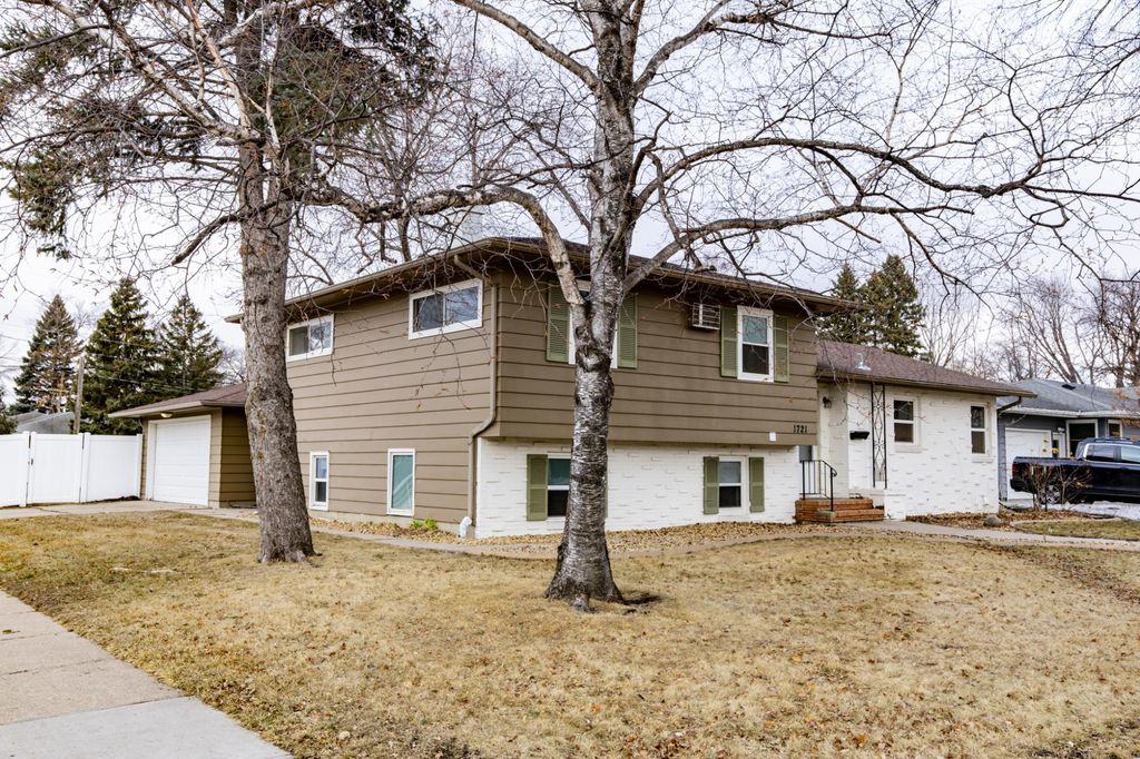 Photo of 1721 16th Street S, Moorhead, MN 56560 (MLS # 7033104)
