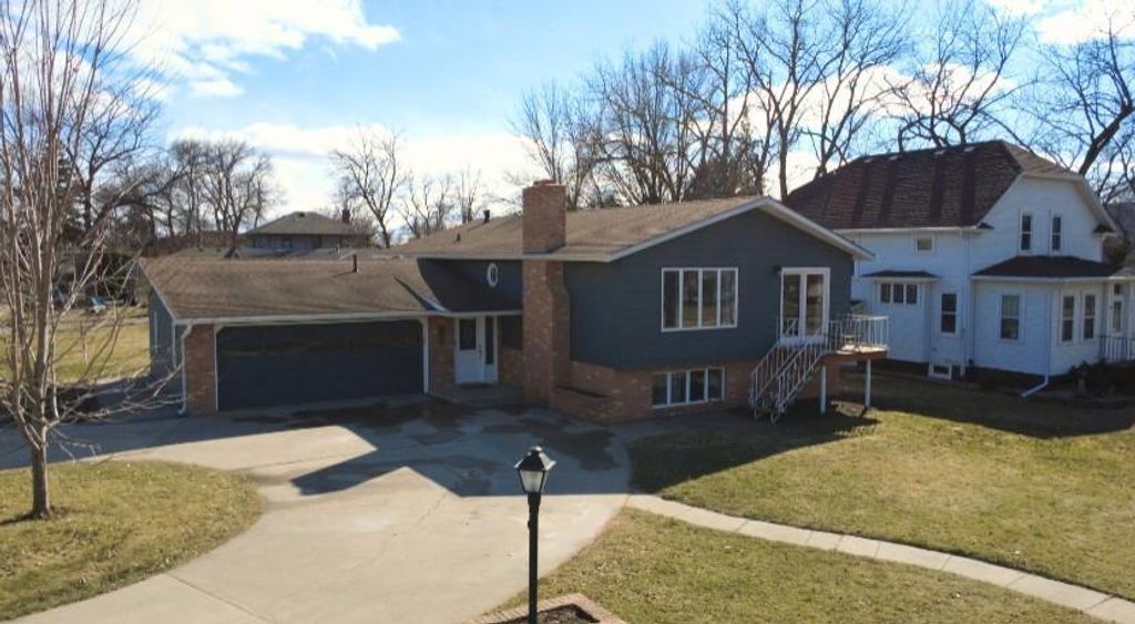 Photo of 417 E Division Street, Elbow Lake, MN 56531 (MLS # 7049056)