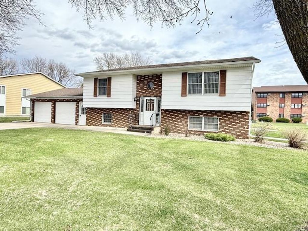 Photo of 14 1st Street NW, Fairfax, MN 55332 (MLS # 7055293)