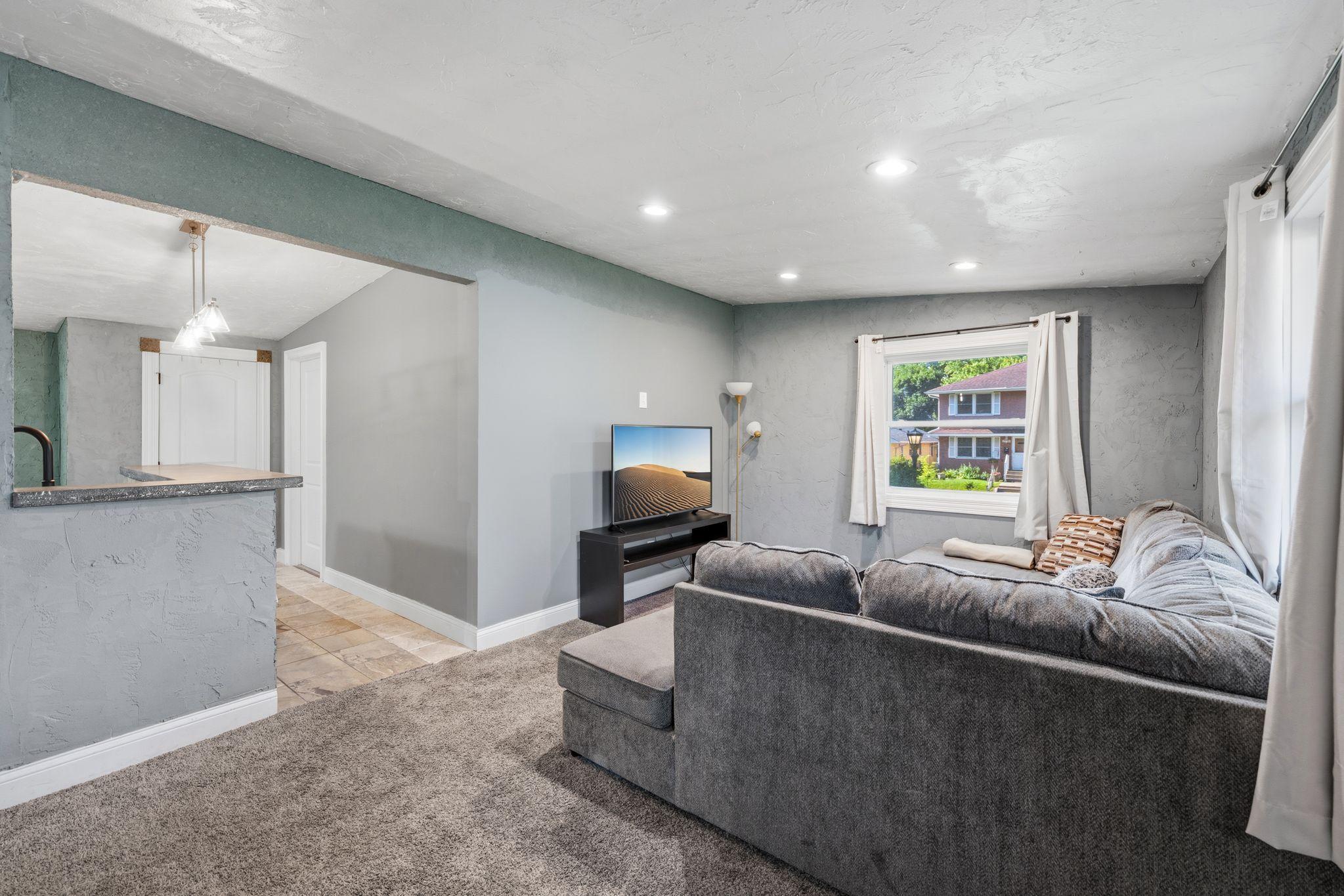 1231 Hewitt Avenue
