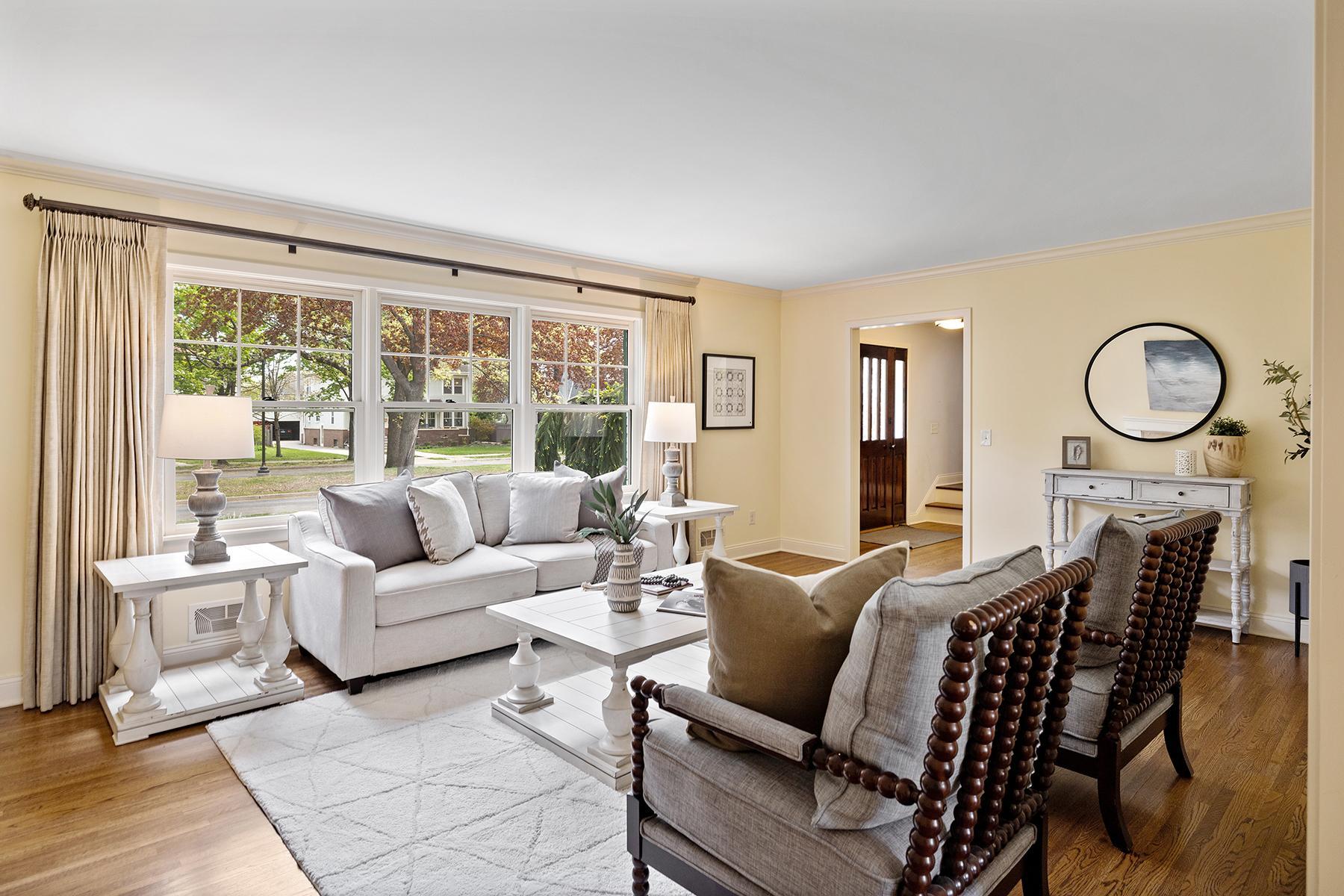 4524 Dupont Avenue S